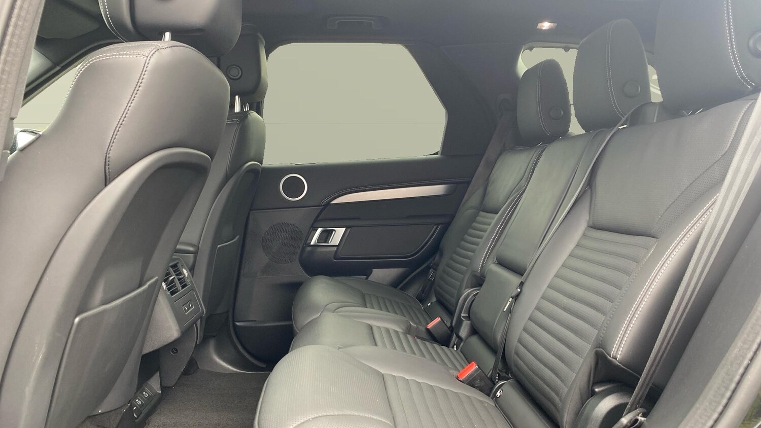 Used Land Rover Discovery 2025 for sale - 76555638: Photo 4