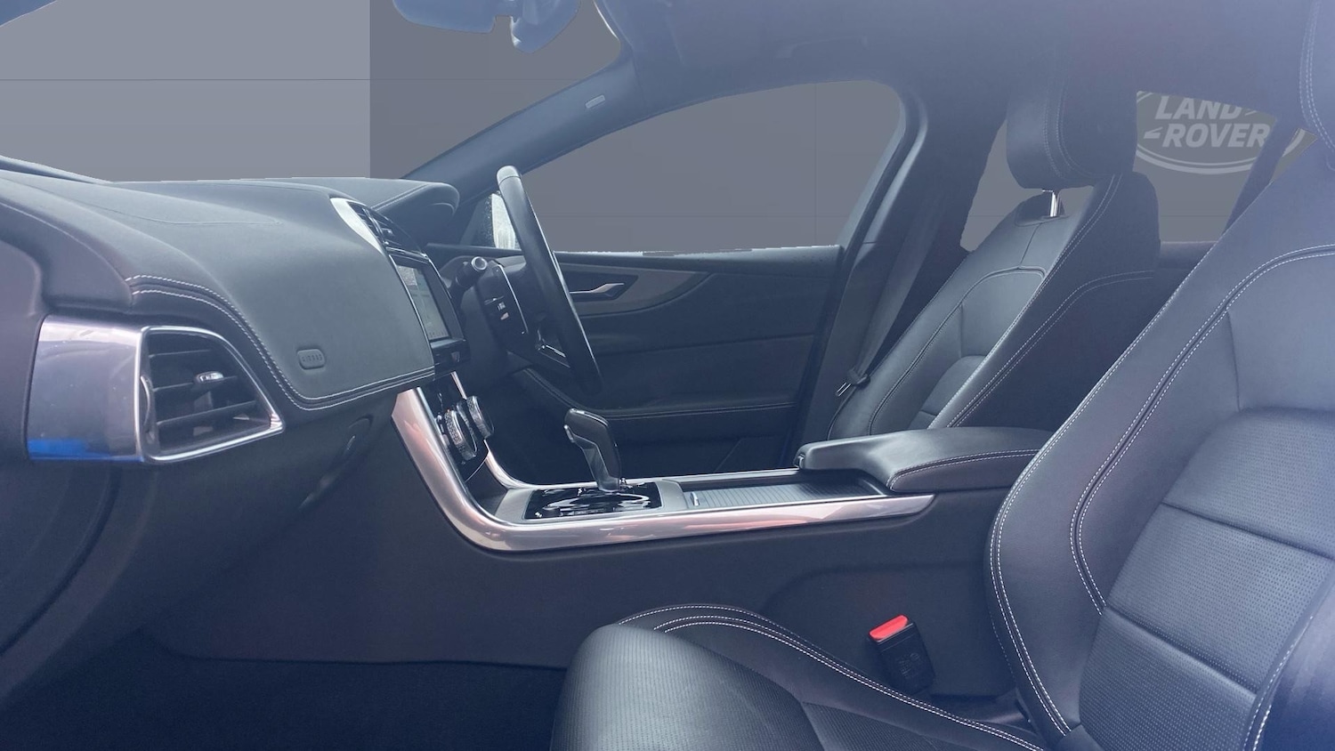 Used Jaguar XE 2020 for sale - 77431608: Photo 3