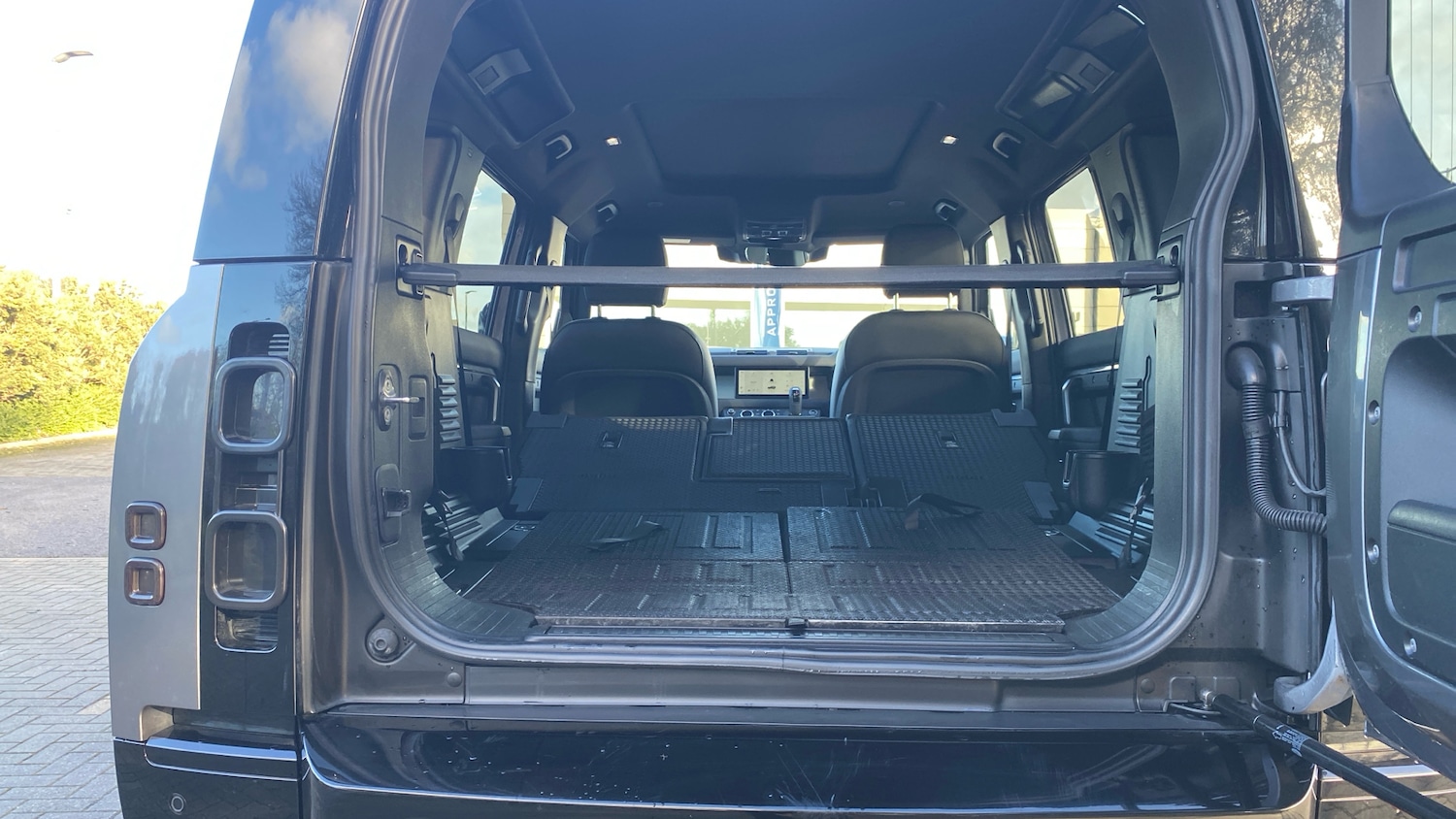 Used Land Rover Defender 2023 for sale - 77003254: Photo 10