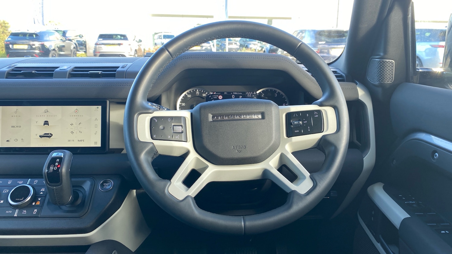 Used Land Rover Defender 2023 for sale - 77003254: Photo 15