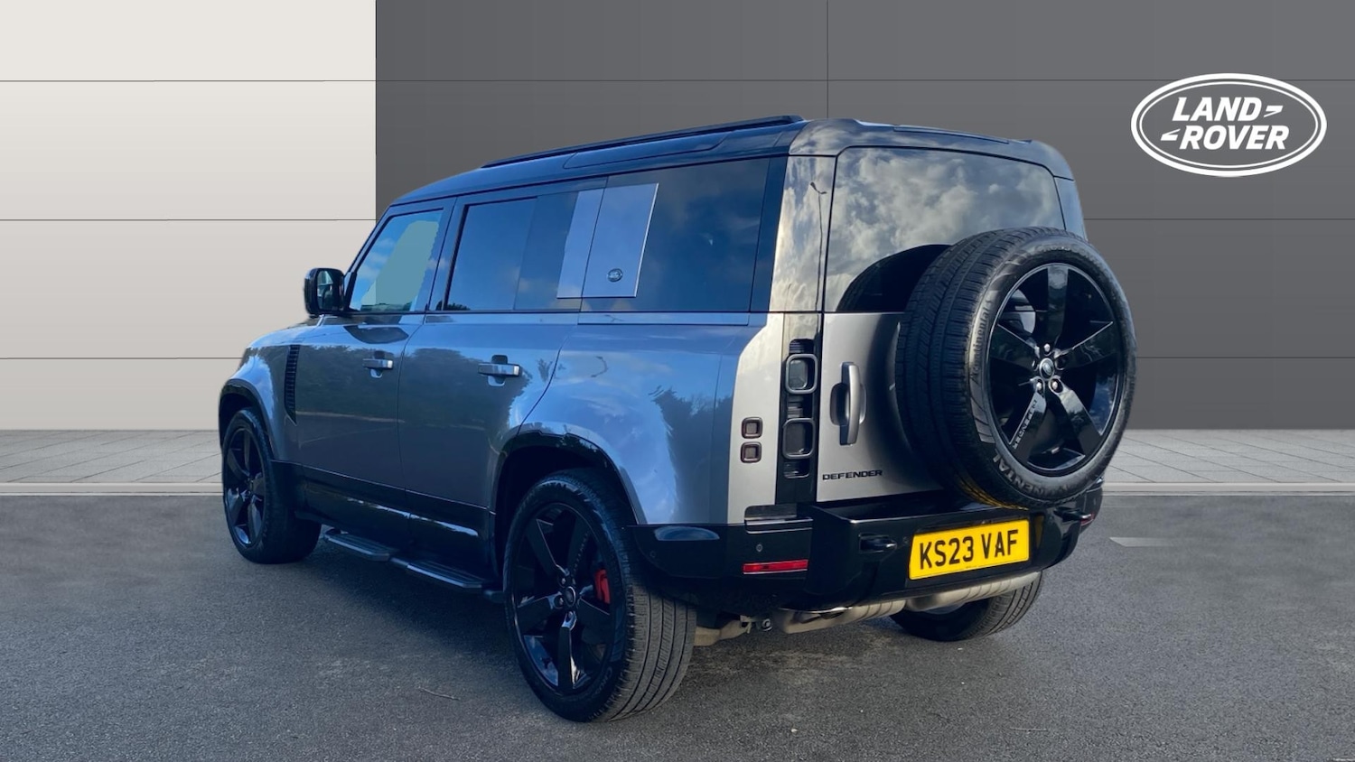 Used Land Rover Defender 2023 for sale - 77003254: Photo 2