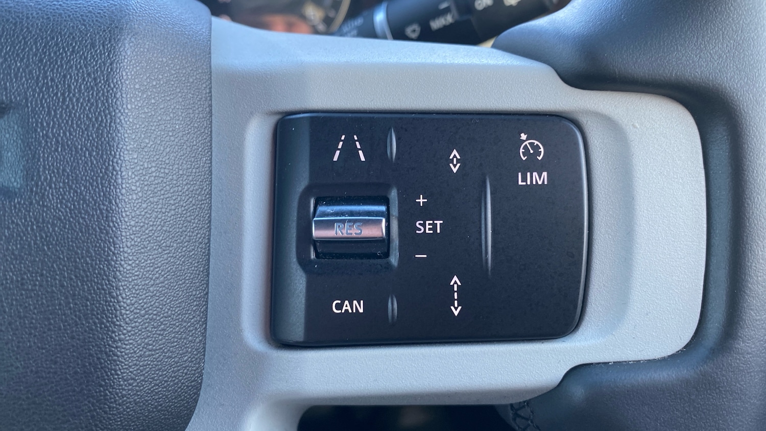 Used Land Rover Defender 2023 for sale - 77003254: Photo 53