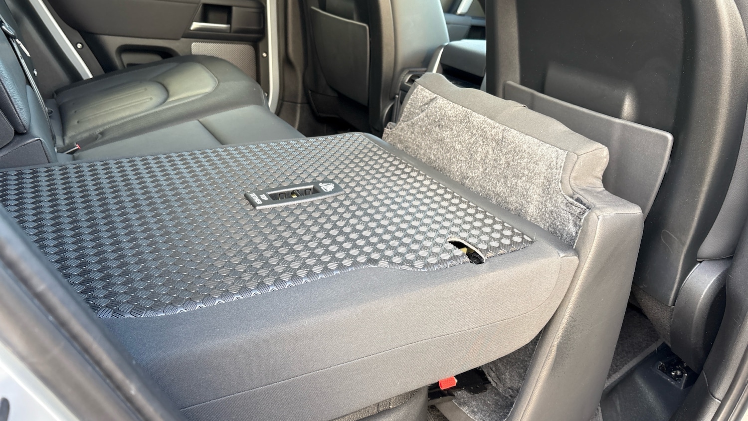 Used Land Rover Defender 2021 for sale - 76737933: Photo 38