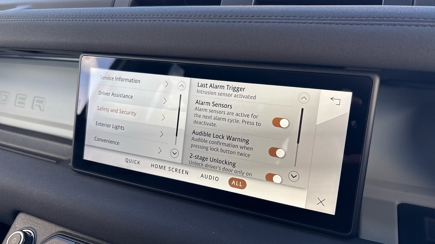 Used Land Rover Defender 2021 for sale - 76737933: Photo 63