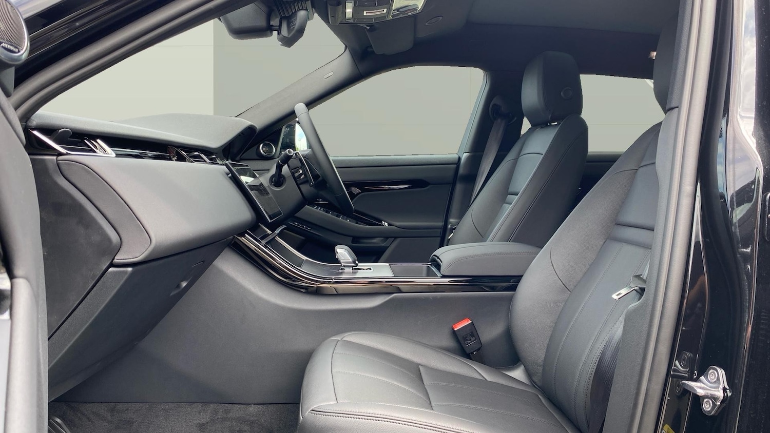 Used Land Rover Range Rover Evoque 2025 for sale - 76763082: Photo 3