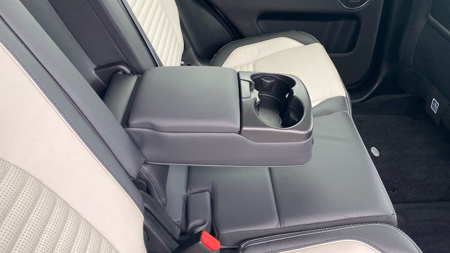 Used Land Rover Discovery Sport 2021 for sale - 77639132: Photo 44