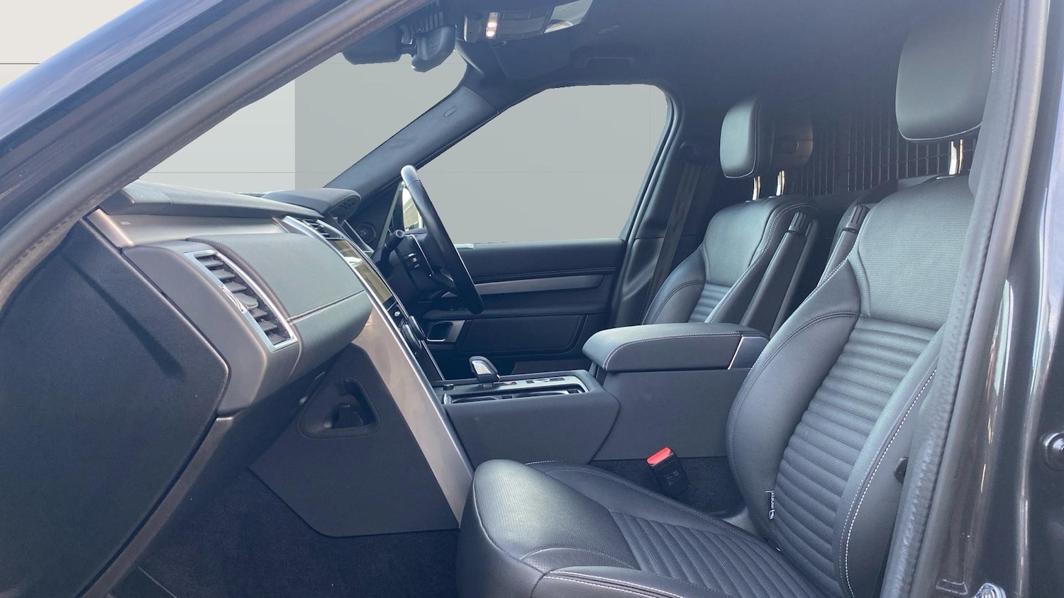 Used Land Rover Discovery 2023 for sale - 76835362: Photo 3