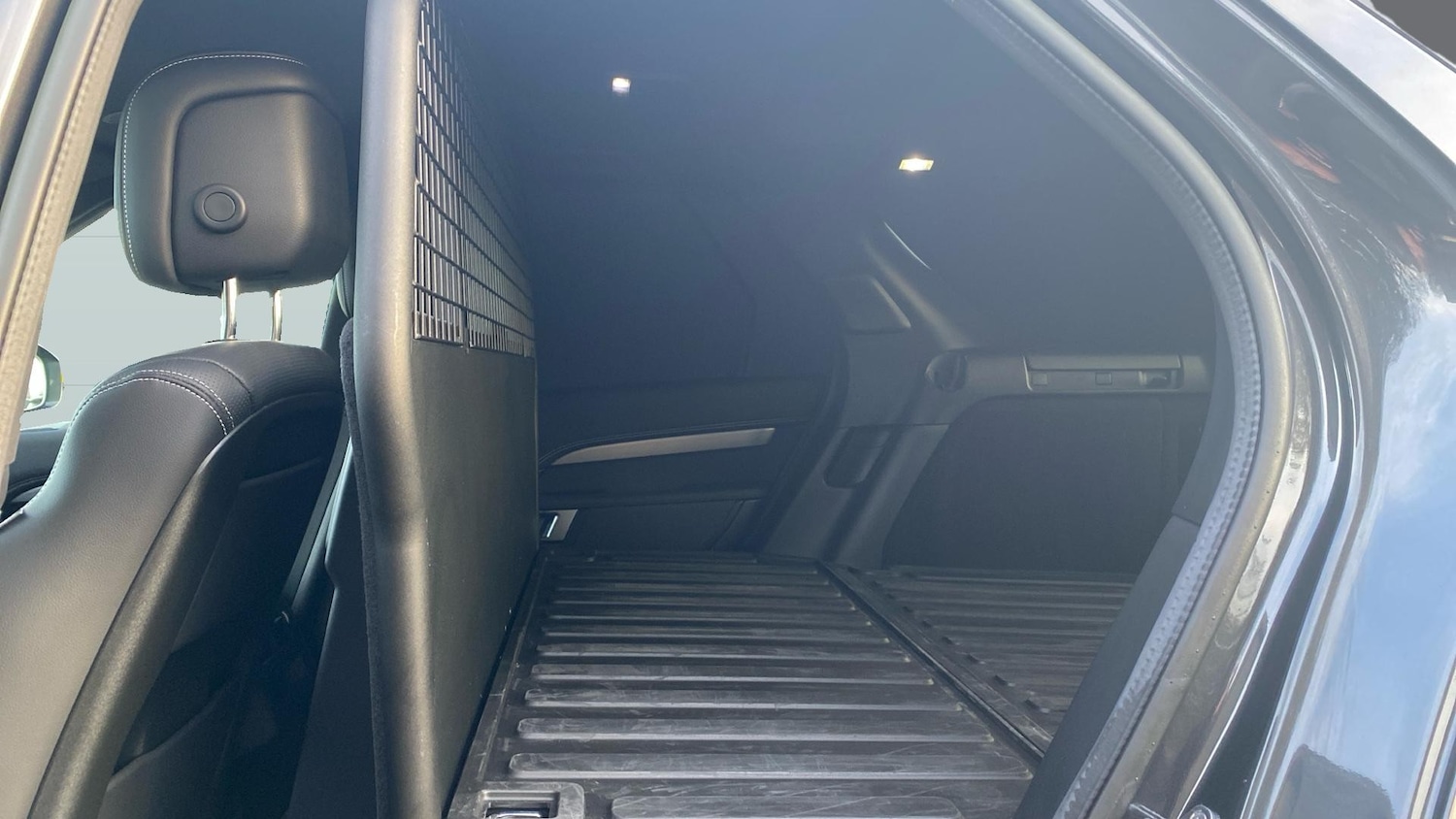 Used Land Rover Discovery 2023 for sale - 76835362: Photo 4