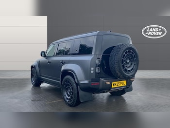 Used Land Rover Defender 2025 for sale - 77434538: Photo