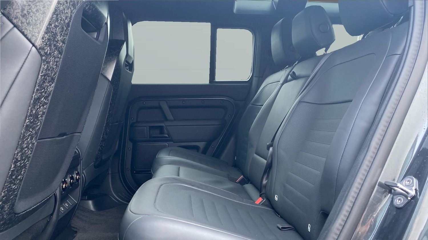 Used Land Rover Defender 2025 for sale - 77434538: Photo 4