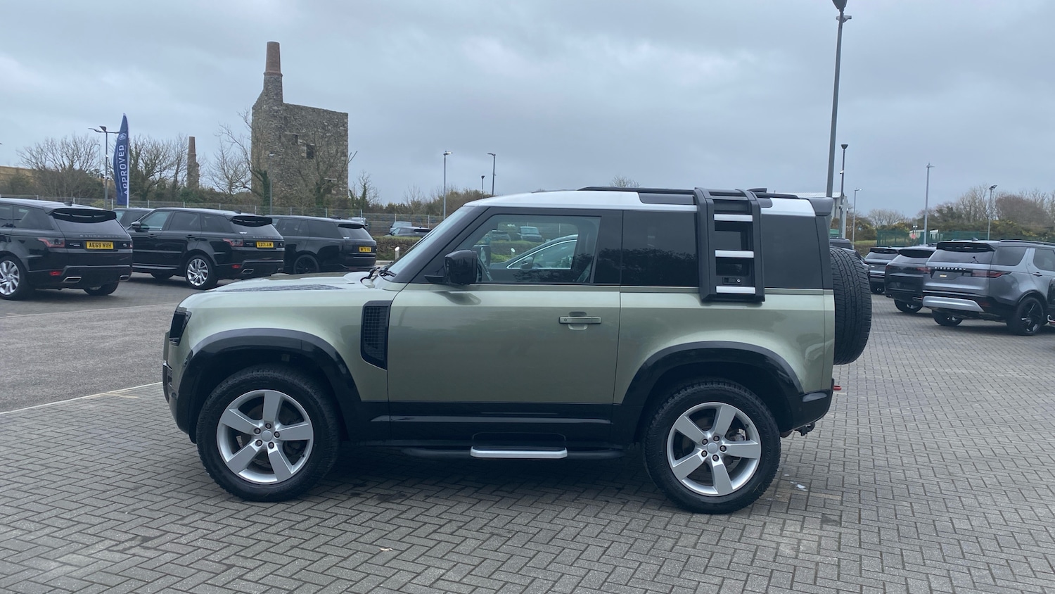 Used Land Rover Defender 2021 for sale - 77652932: Photo 21