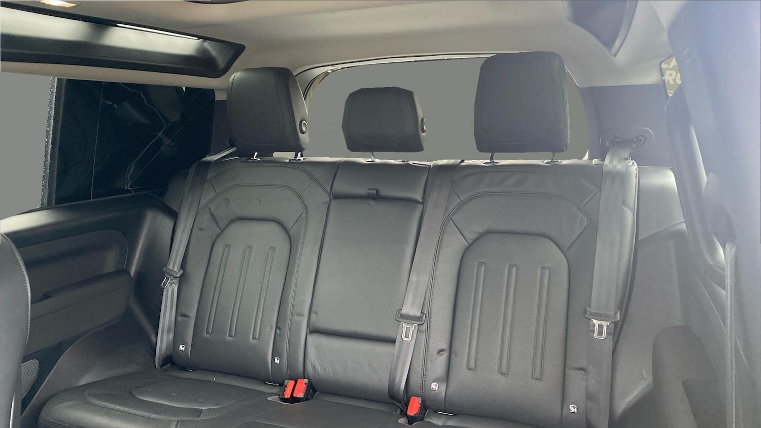 Used Land Rover Defender 2021 for sale - 77652932: Photo 4