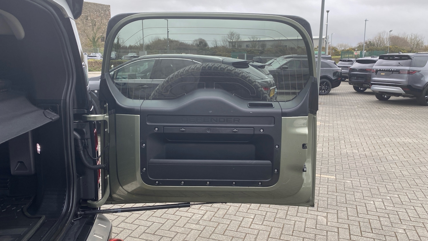 Used Land Rover Defender 2021 for sale - 77652932: Photo 42