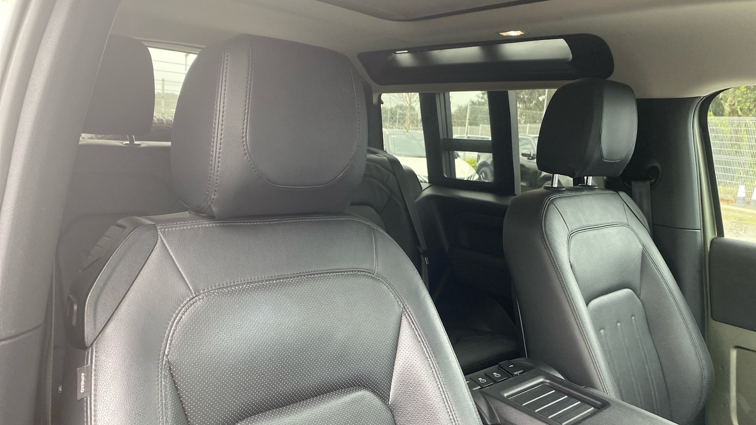 Used Land Rover Defender 2021 for sale - 77652932: Photo 53