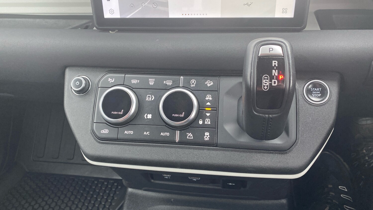 Used Land Rover Defender 2021 for sale - 77652932: Photo 56