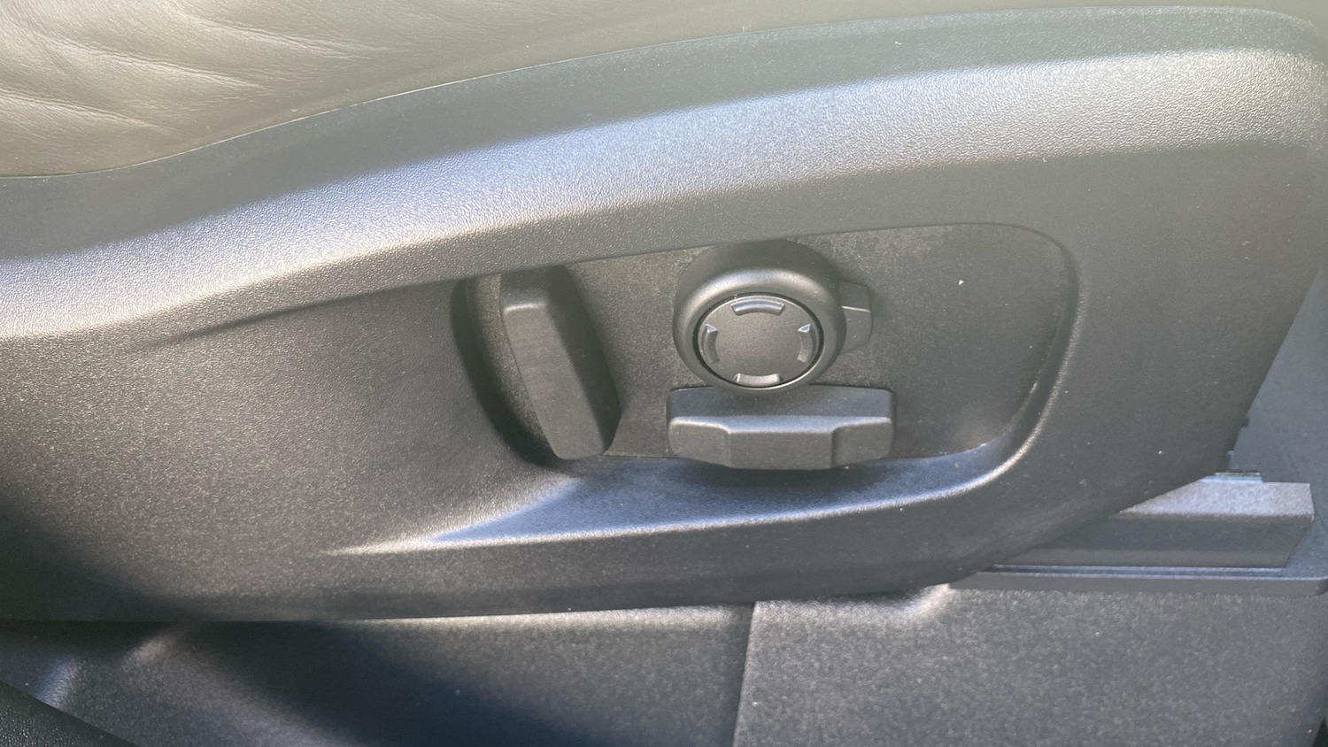 Used Land Rover Defender 2025 for sale - 76504873: Photo 49