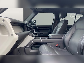 Used Land Rover Defender 2024 for sale - 77350282: Photo