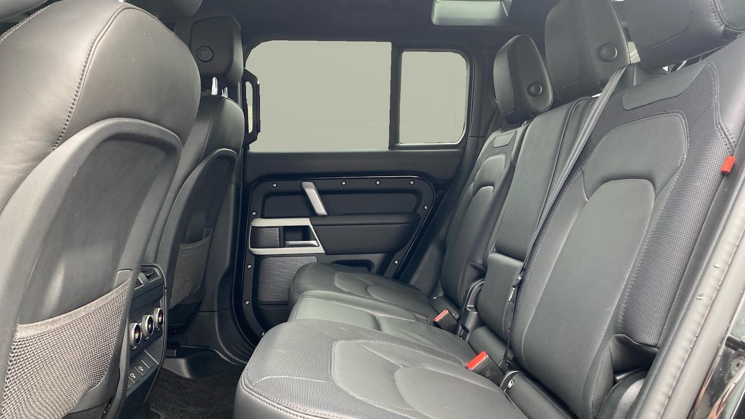 Used Land Rover Defender 2024 for sale - 77350282: Photo 4