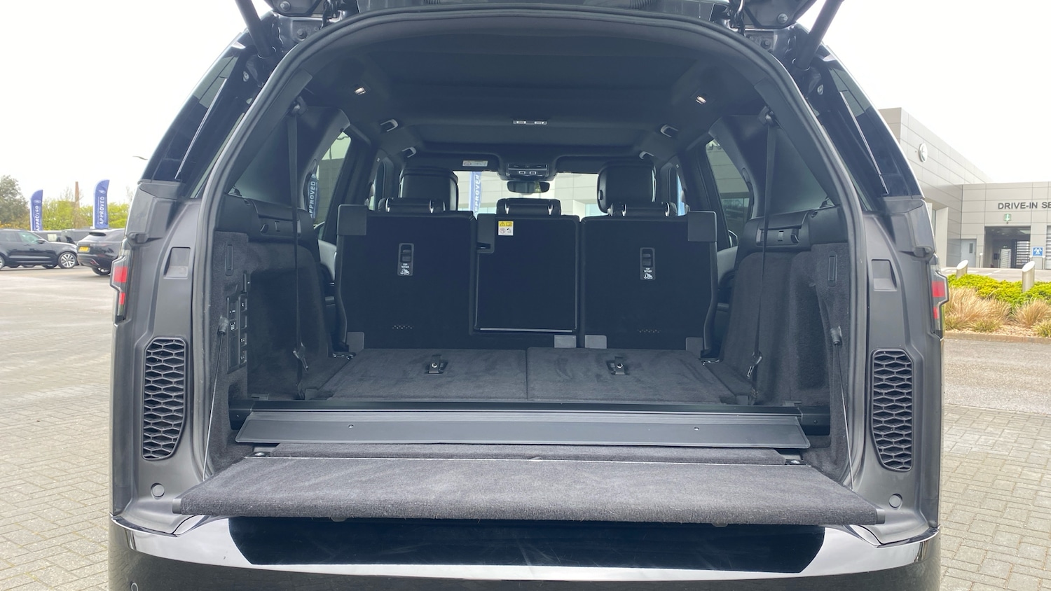 Used Land Rover Discovery 2023 for sale - 78092529: Photo 10