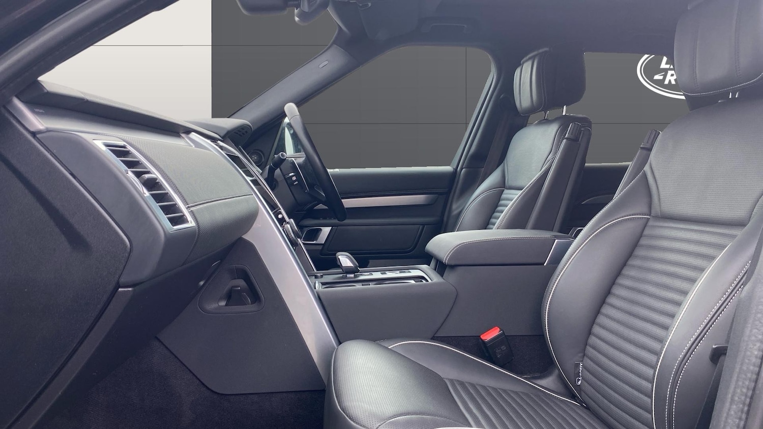 Used Land Rover Discovery 2023 for sale - 78092529: Photo 3