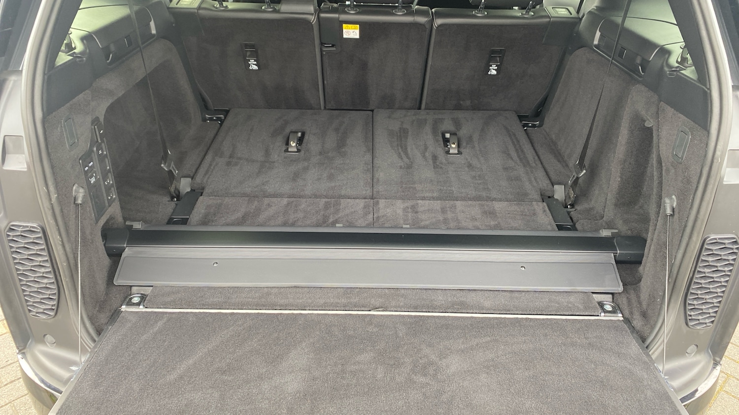 Used Land Rover Discovery 2023 for sale - 78092529: Photo 37