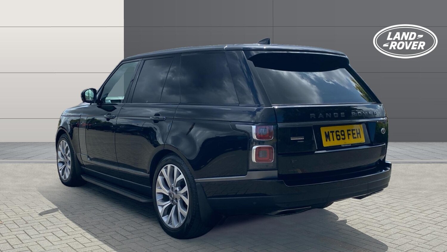 2019 Land Rover Range Rover 2.0 P400e Autobiography 4dr Auto Estate Estate Hybri - Picture 2 of 24