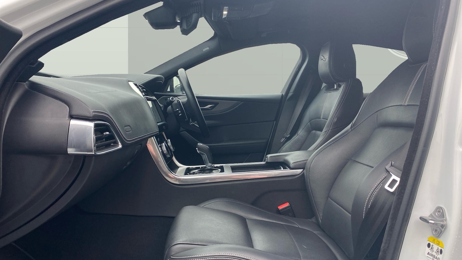 Used Jaguar XE 2021 for sale - 77519727: Photo 3