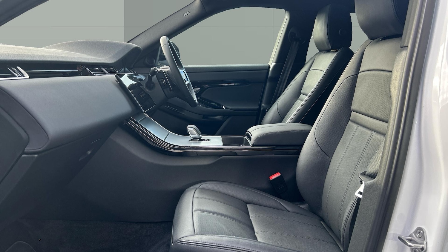 Used Land Rover Range Rover Evoque 2025 for sale - 77807000: Photo 3