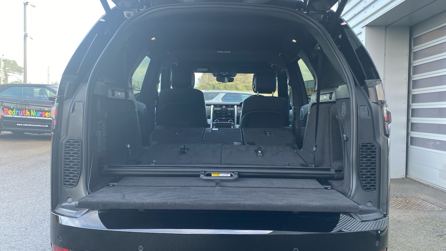 Used Land Rover Discovery 2025 for sale - 76766864: Photo 10