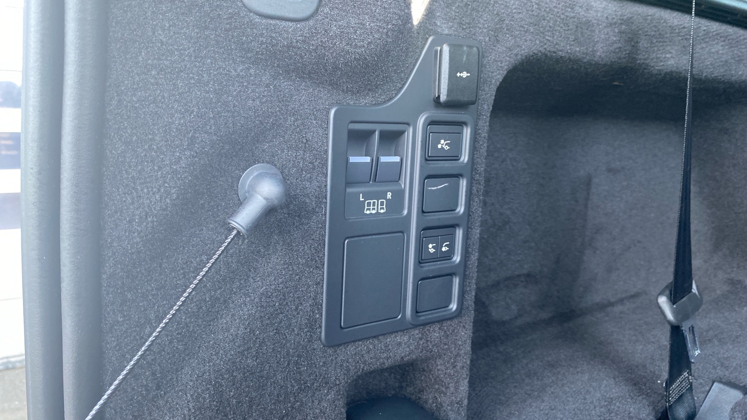 Used Land Rover Discovery 2025 for sale - 76766864: Photo 32