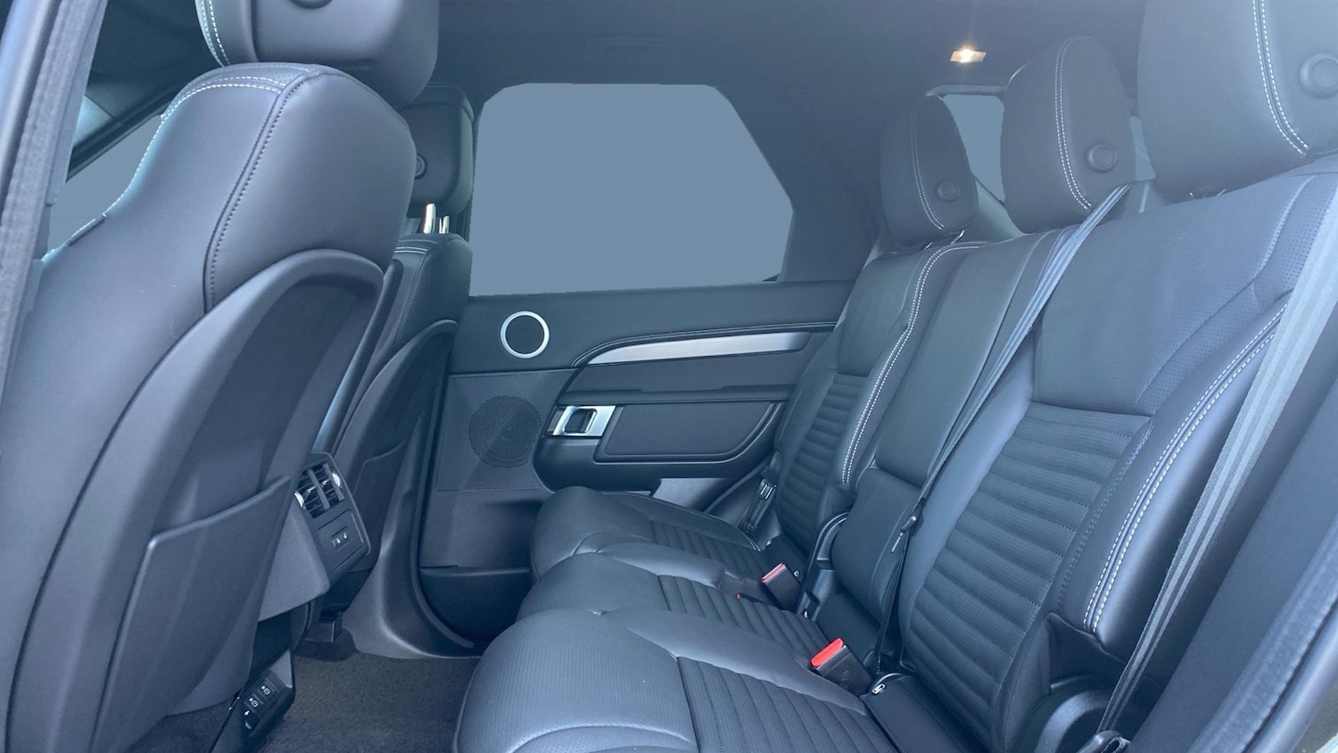 Used Land Rover Discovery 2025 for sale - 76766864: Photo 4