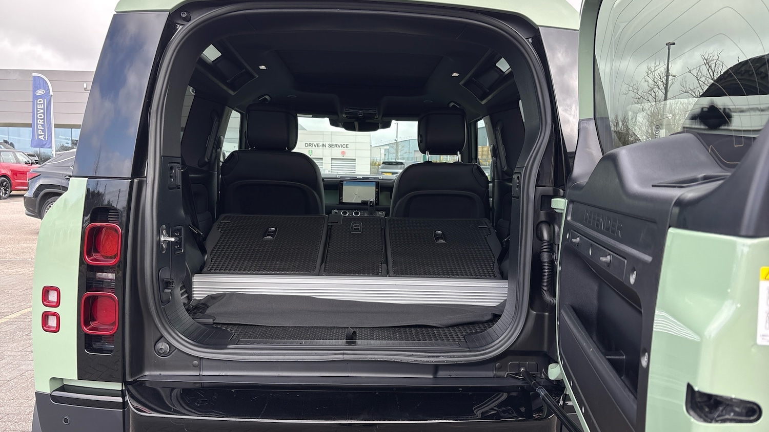 Used Land Rover Defender 2023 for sale - 77915833: Photo 10