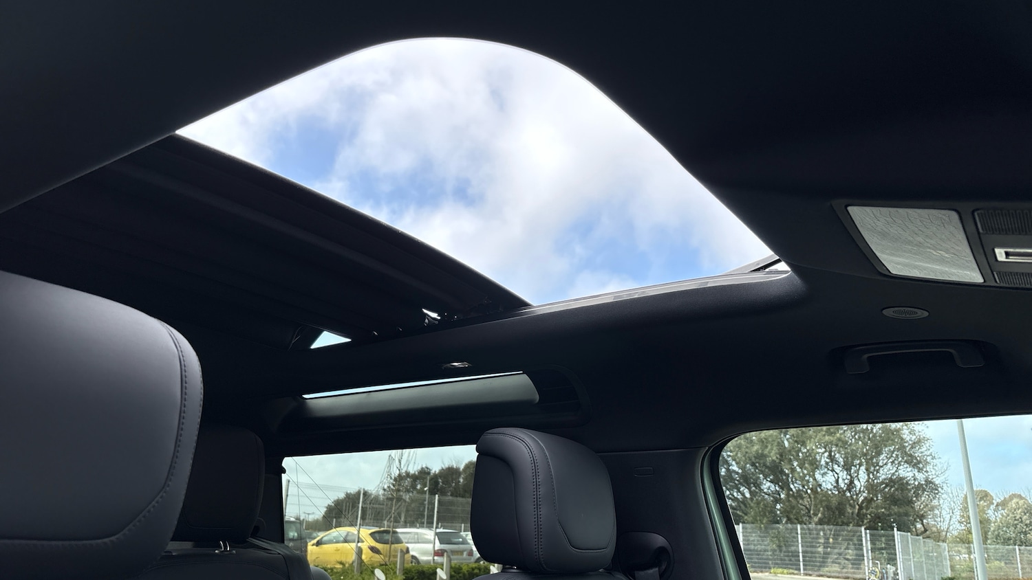 Used Land Rover Defender 2023 for sale - 77915833: Photo 21