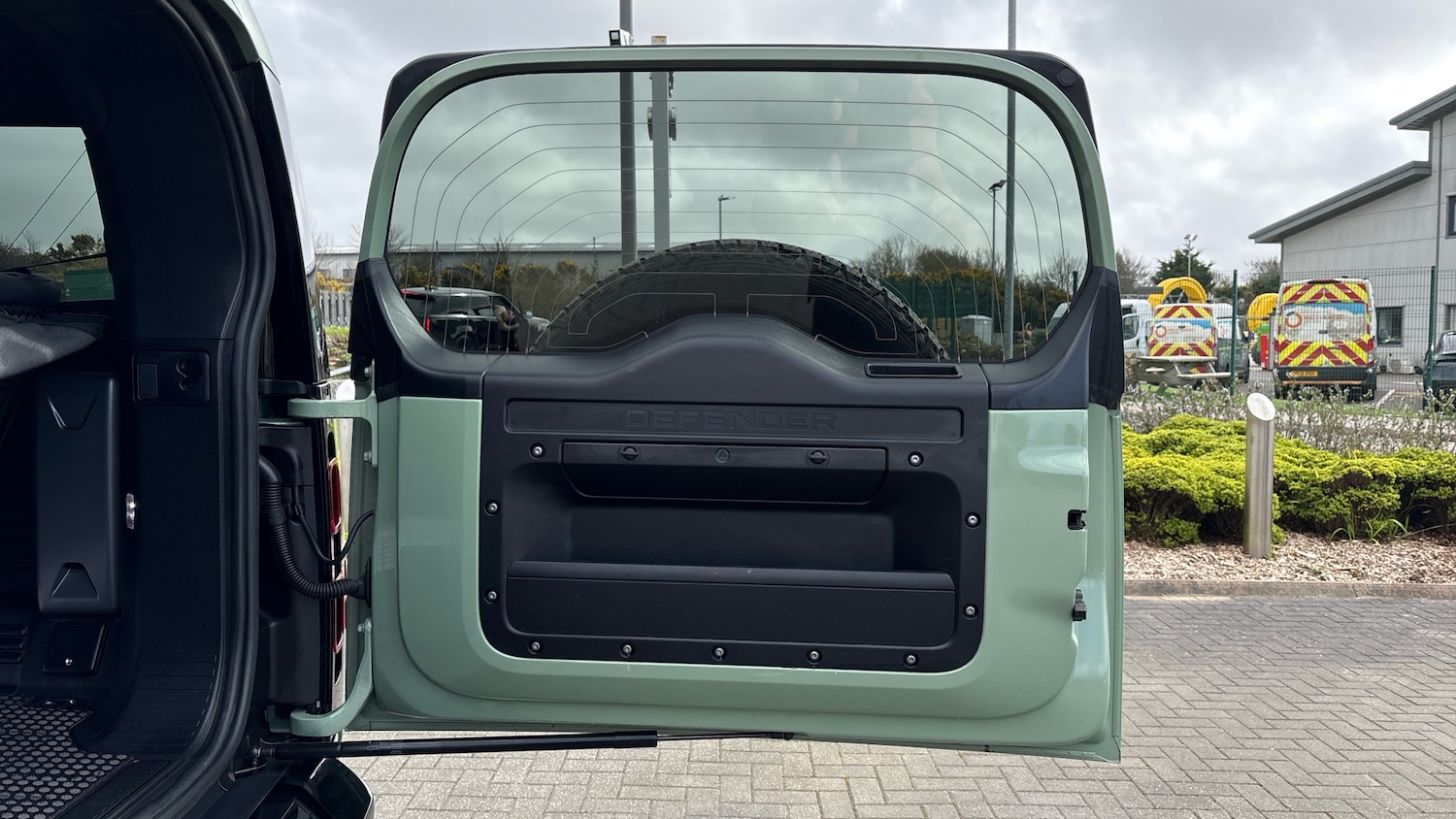 Used Land Rover Defender 2023 for sale - 77915833: Photo 27