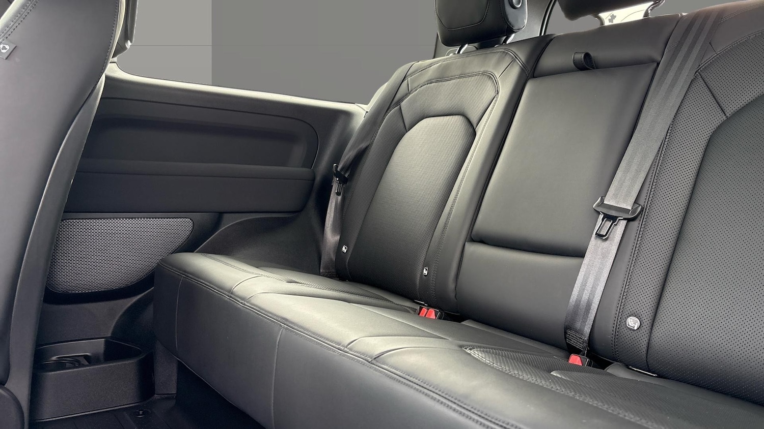 Used Land Rover Defender 2023 for sale - 77915833: Photo 4