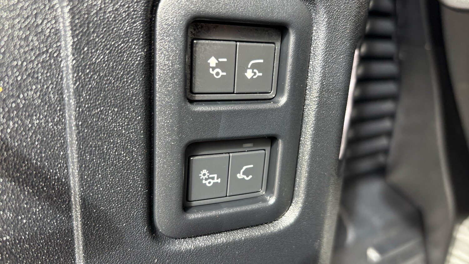 Used Land Rover Defender 2023 for sale - 77915833: Photo 42