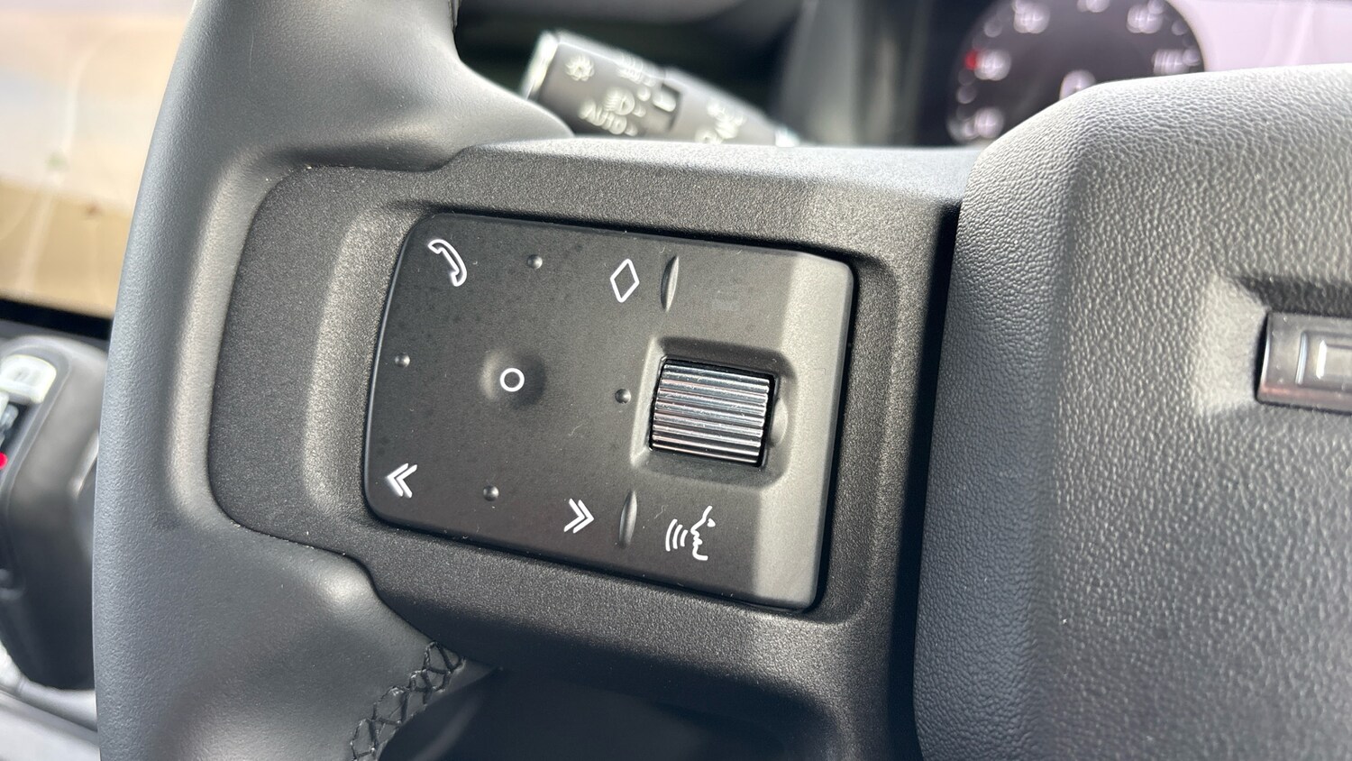 Used Land Rover Defender 2023 for sale - 77915833: Photo 52