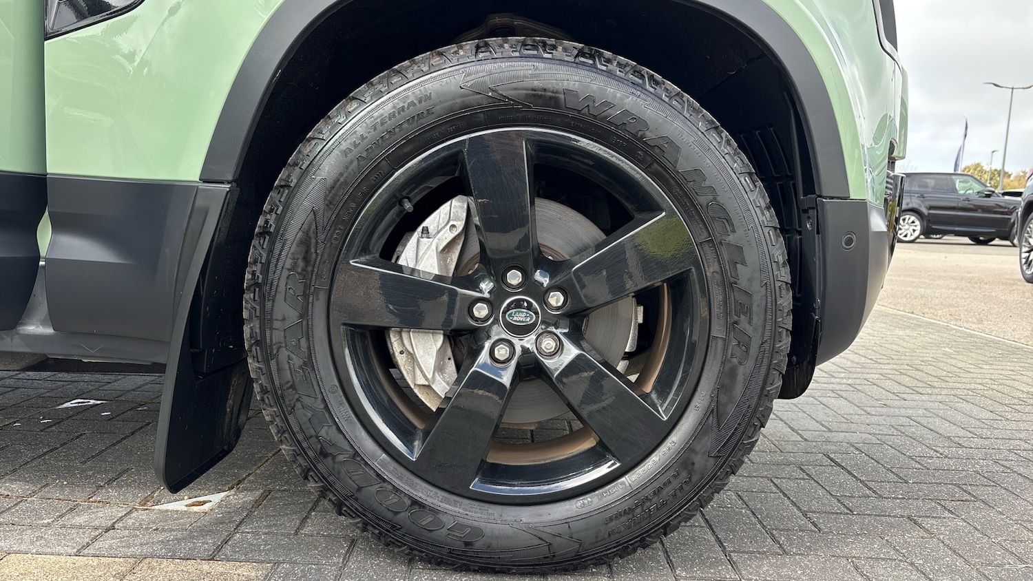 Used Land Rover Defender 2023 for sale - 77915833: Photo 8