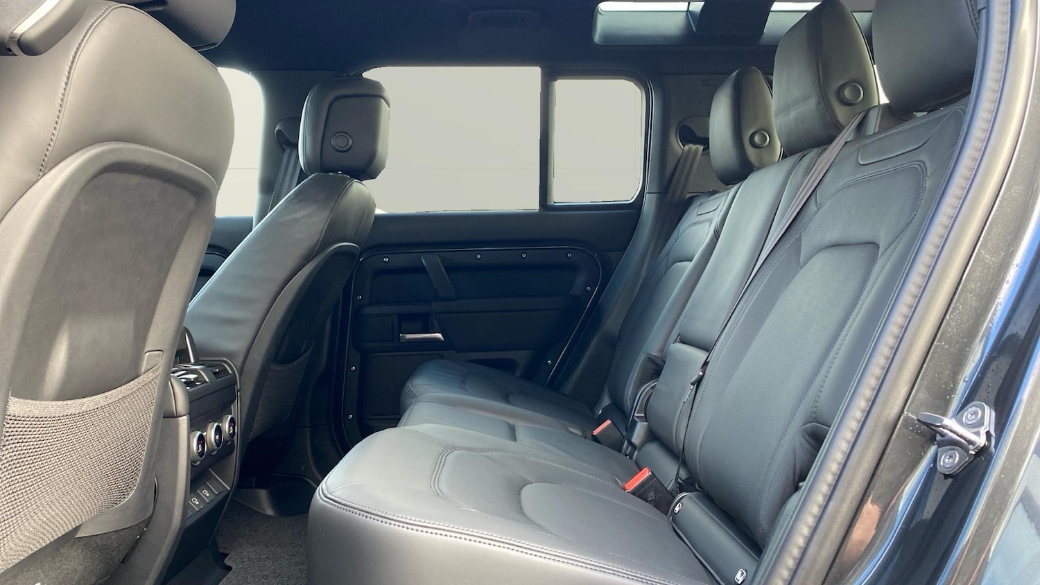 Used Land Rover Defender 2025 for sale - 76382569: Photo 4