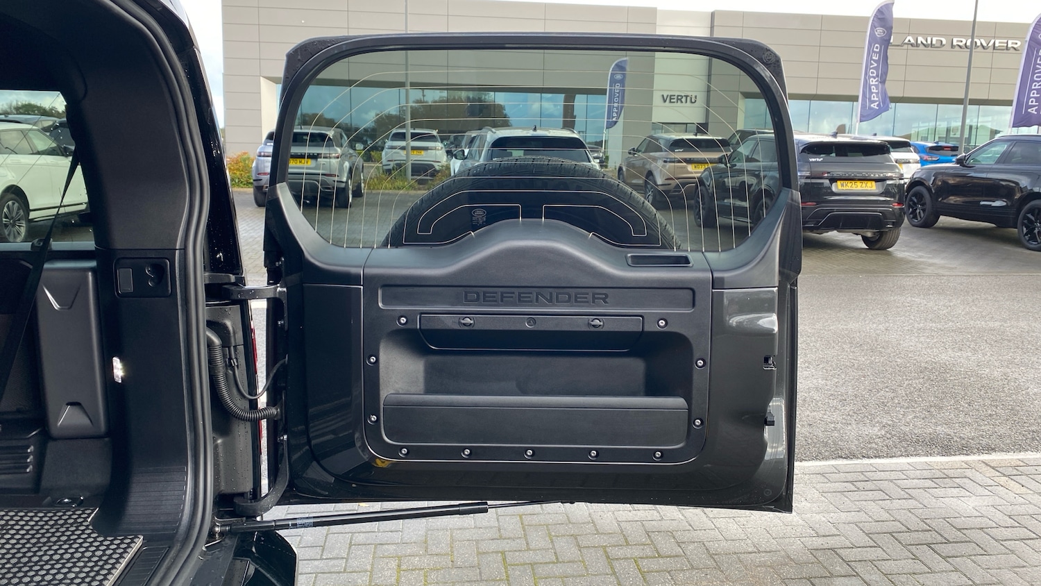 Used Land Rover Defender 2025 for sale - 76382569: Photo 41