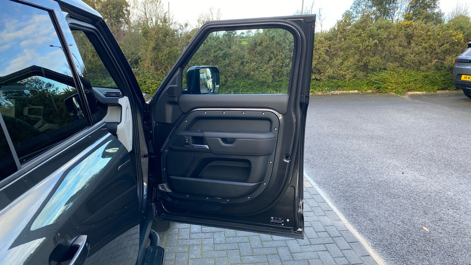 Used Land Rover Defender 2025 for sale - 76382569: Photo 48