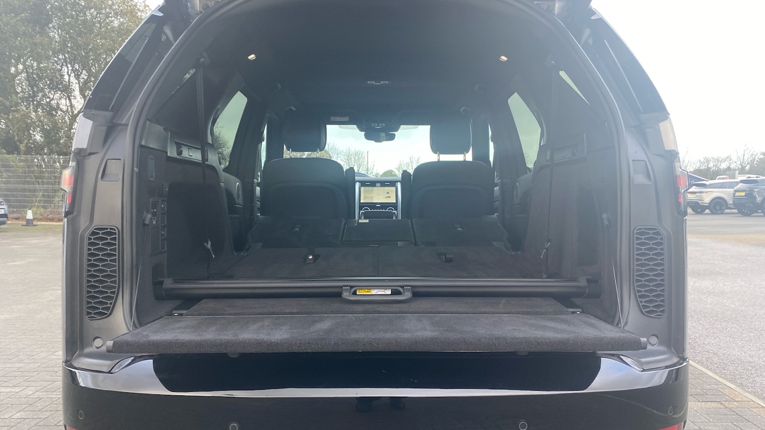 Used Land Rover Discovery 2024 for sale - 77365121: Photo 10