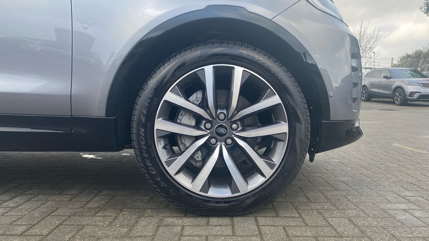 Used Land Rover Discovery 2024 for sale - 77365121: Photo 8