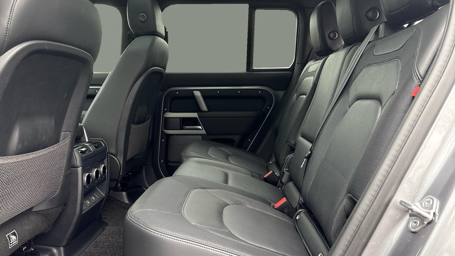 Used Land Rover Defender 2024 for sale - 77336442: Photo 4