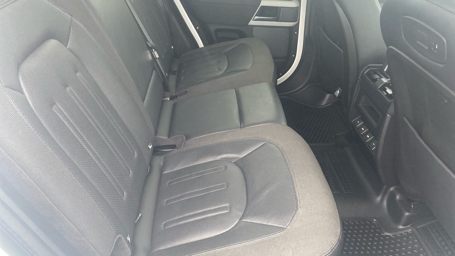 Used Land Rover Defender 2020 for sale - 77446104: Photo 41