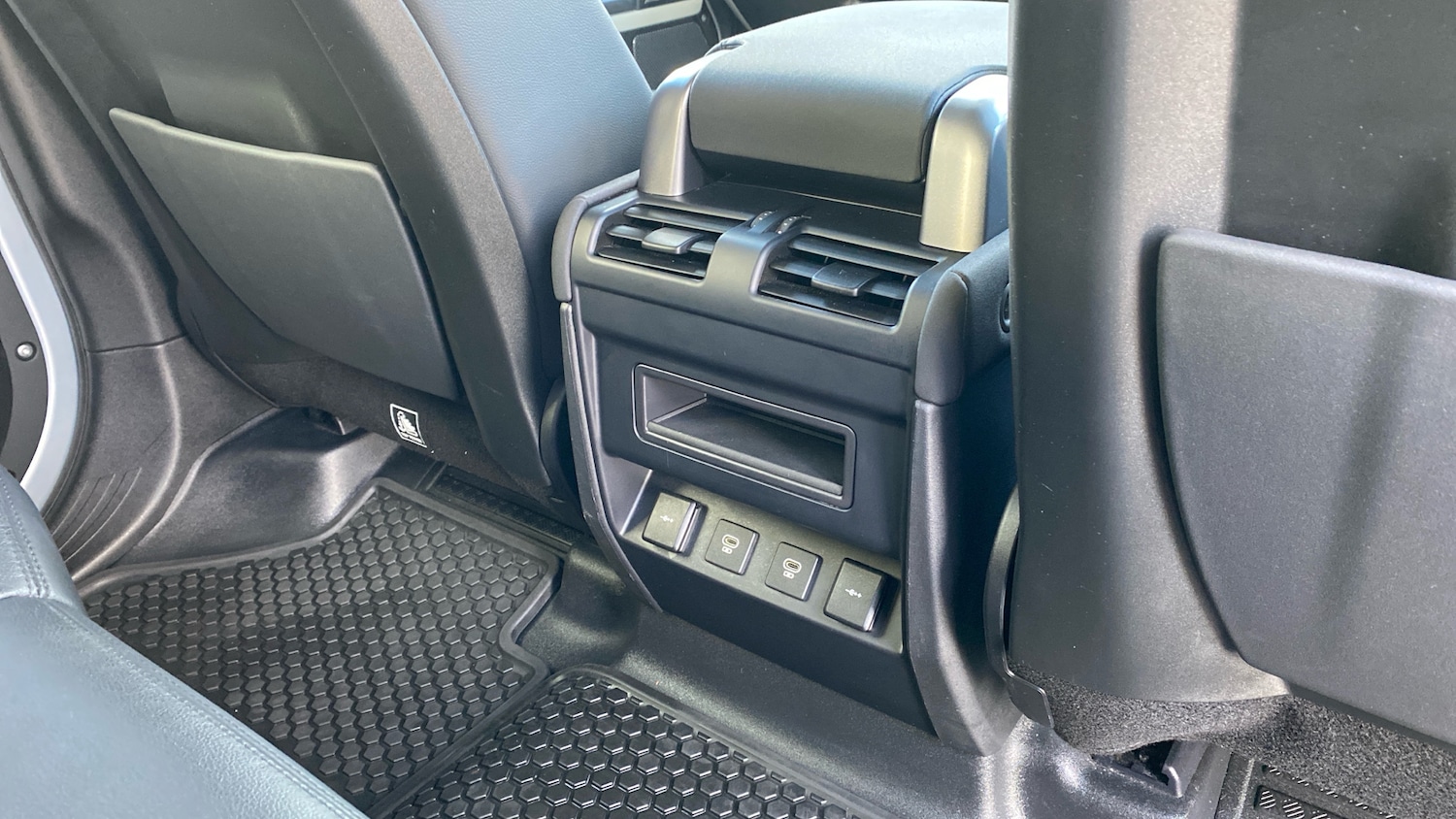 Used Land Rover Defender 2021 for sale - 77258716: Photo 18