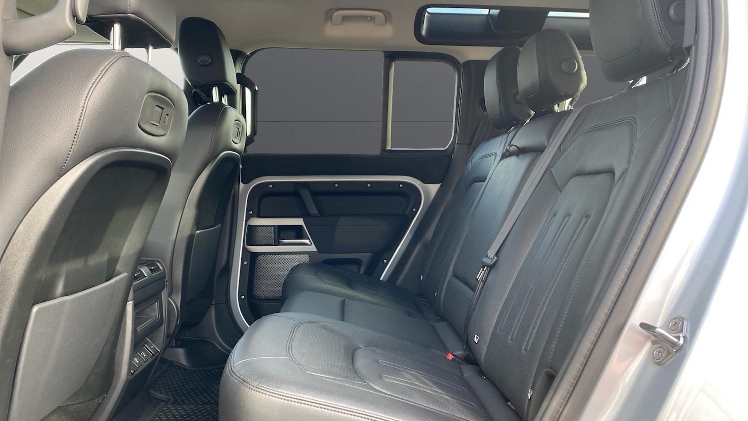 Used Land Rover Defender 2021 for sale - 77258716: Photo 4