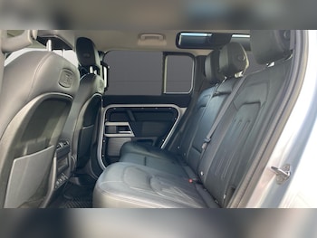 Used Land Rover Defender 2021 for sale - 77258716: Photo