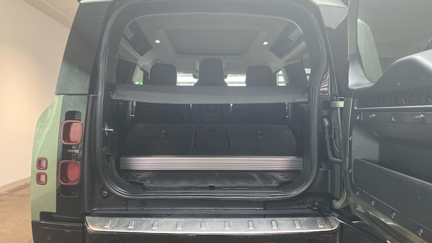 Used Land Rover Defender 2021 for sale - 77570563: Photo 10