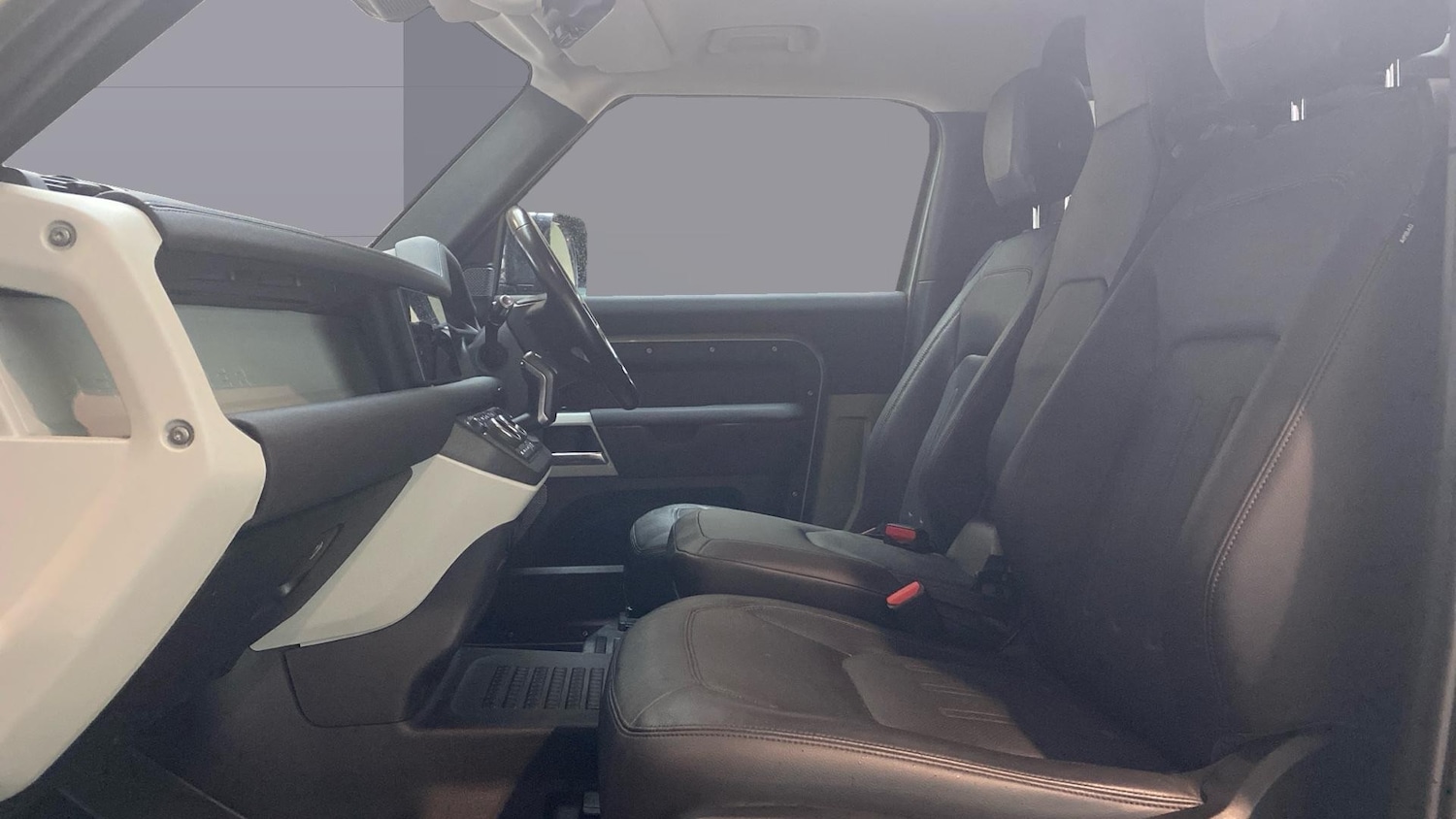 Used Land Rover Defender 2021 for sale - 77570563: Photo 3